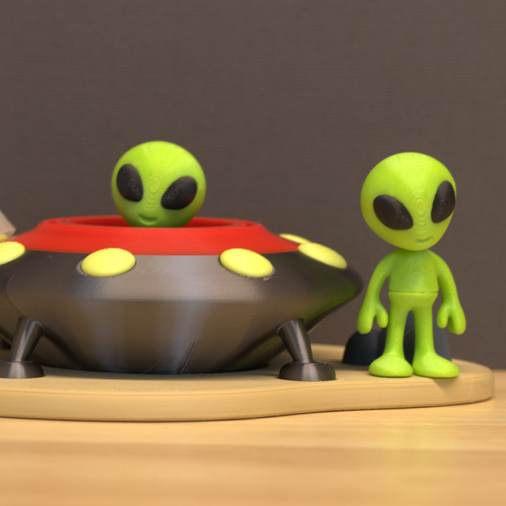 Flying Saucer and Alien Set