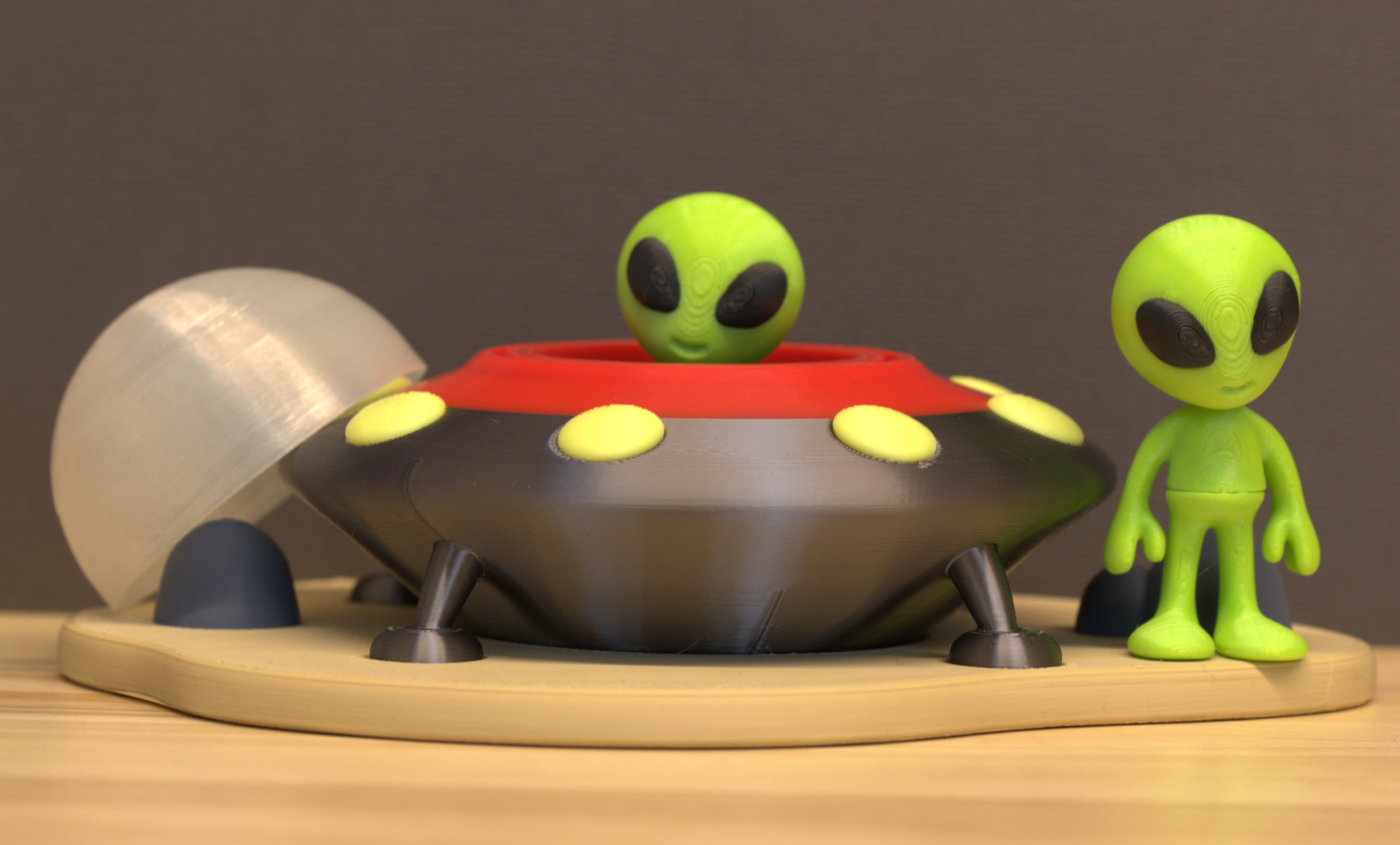 Flying Saucer and Alien Set