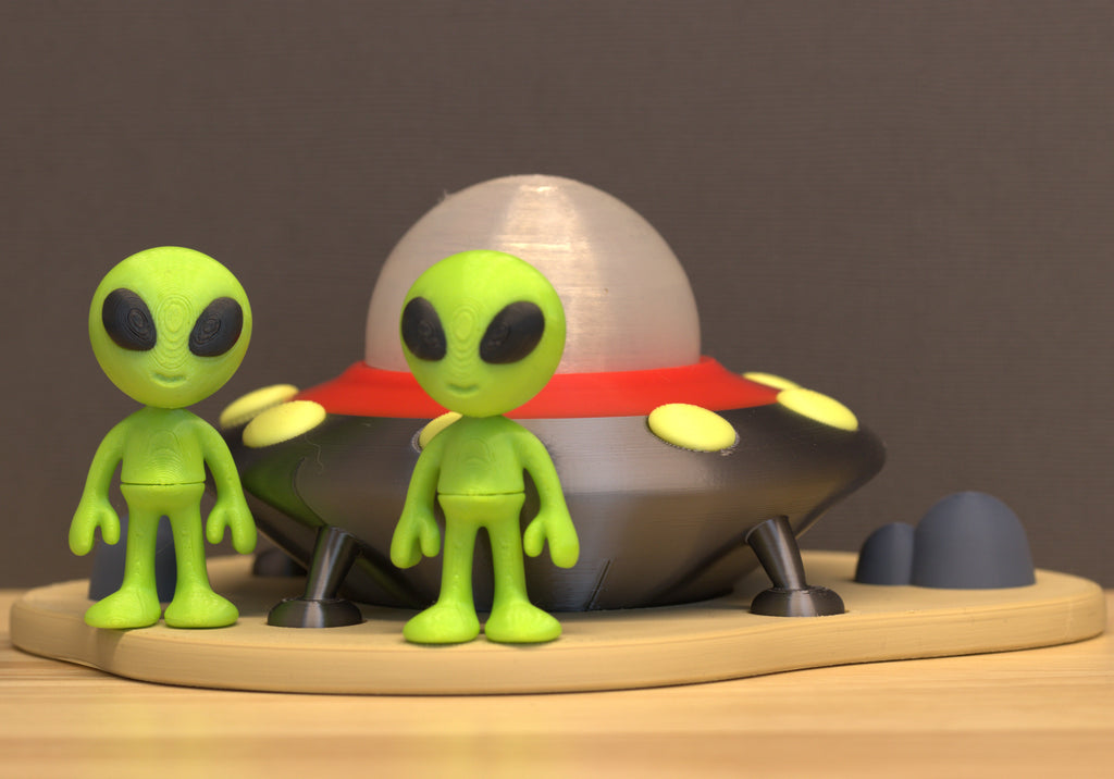 Flying Saucer and Alien Set